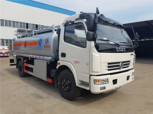 东风大多利卡8立方加油车